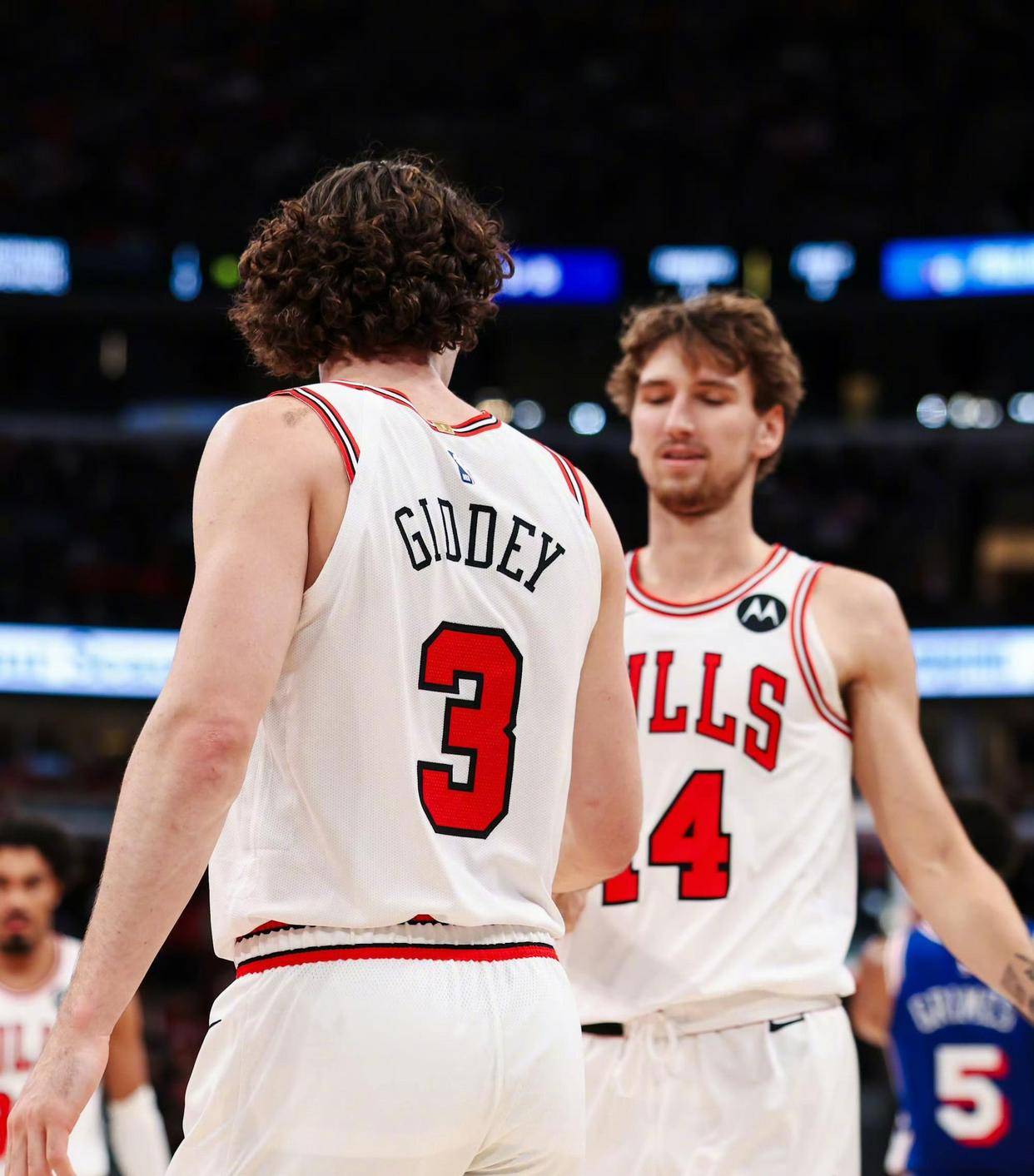 包含公牛客场逆转尼克斯绝杀近大满贯的词条